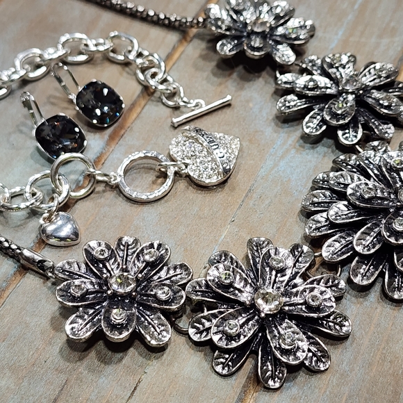 Fashion Jewelry Jewelry - Jewelry lot guess heart bracelet rhinestones floral necklace. Pierced earrings
